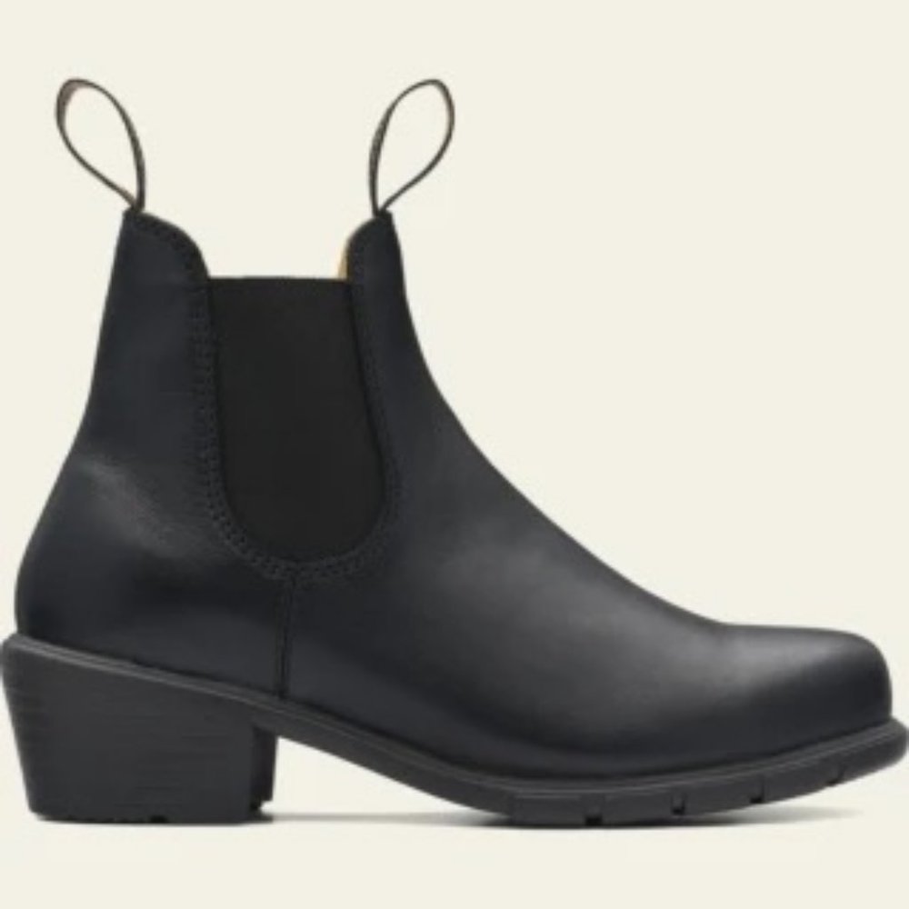 Blundstones 1671 Heeled Womens Boots (size 8)